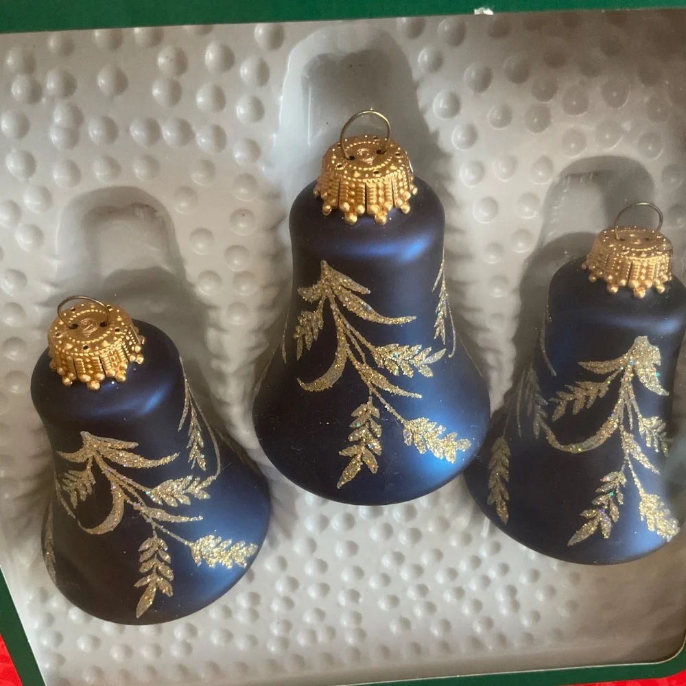 ✨  Sears Roebuck Christmas Bell Ornaments – 1980s European Glass Set of 20 Bells - Picture 5 of 8